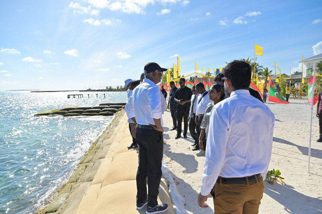 ބ. އަތޮޅު ތުޅާދޫ ގޮޑުދޮށް ހިމާޔަތްކުރުމުގެ މަޝްރޫއުގެ ނިމުން ފާހަގަކުރުމުގެ ރަސްމިއްޔާތުގެ ތެރެއިން - ފޮޓޯ: ރައީސް އޮފީސް