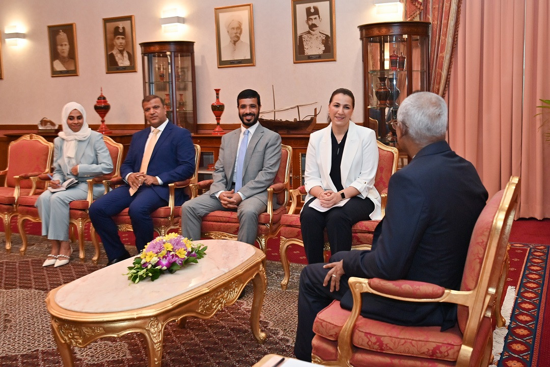 ރާއްޖެއިން 2030 ވަނަ އަހަރާ ހަމަޔަށް ދާންވާއިރަށް ނެޓް ޒީރޯއަށް ވާސިލުވުމަށް ކުރާ މަސައްކަތްތައް ޔޫ.އޭ.އީގެ މިނިސްޓަރު ވަނީ ފާހަގަކުރައްވާފައި - ފޮޓޯ: ރައީސް އޮފީސް