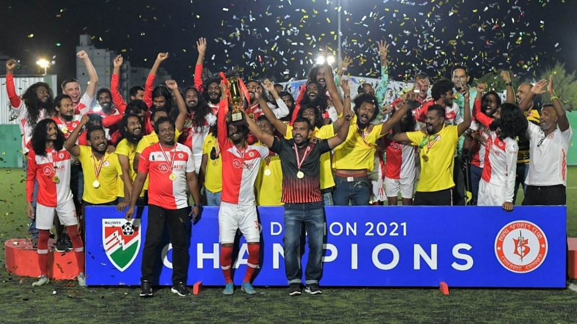 ތިންވަނަ ޑިވިޝަނުގެ ޗެމްޕިއަންކަން ހޯދި ބުރު ސްޕޯޓްސް ޓީމު