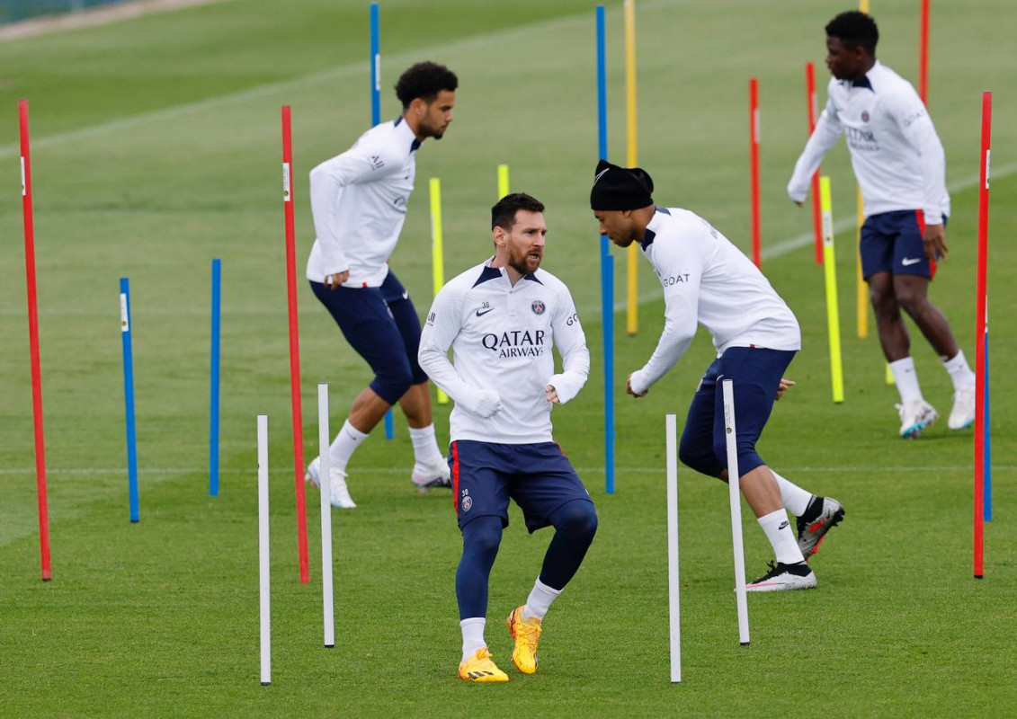 ޕީއެސްޖީގެ ފަރިތަކުރުމުގައި މެސީ ބައިވެރި ވަނީ