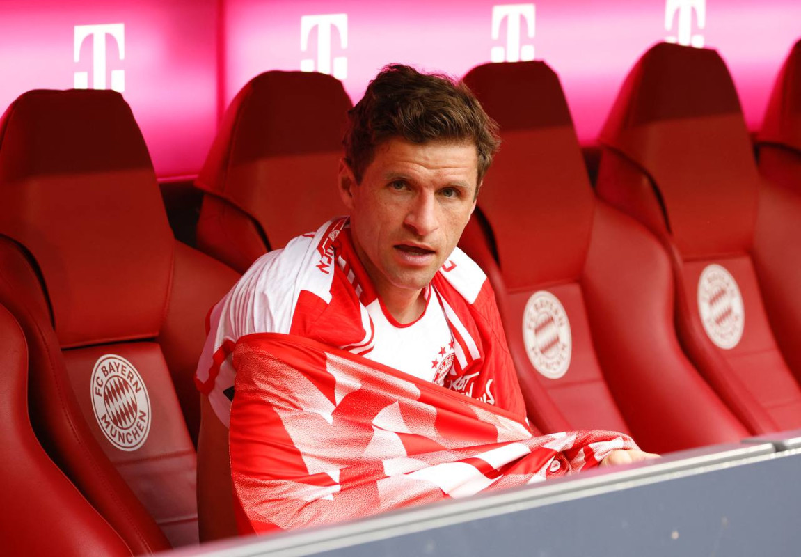 ބަޔާންގެ ބެންޗުގައި މުލާ