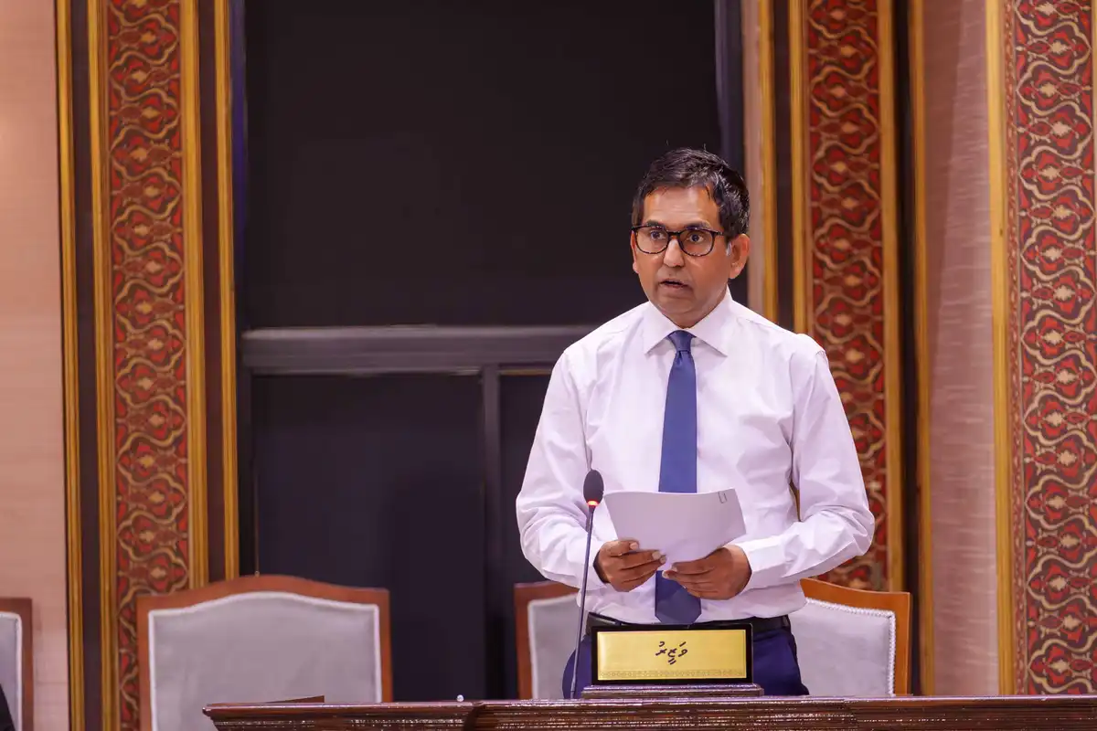 އިކޮނޮމިކް މިނިސްޓަރު މުޙައްމަދު ސައީދު މަޖިލީހުގެ ޖަލްސާގައި ވާހަކަ ދައްކަވަނީ.