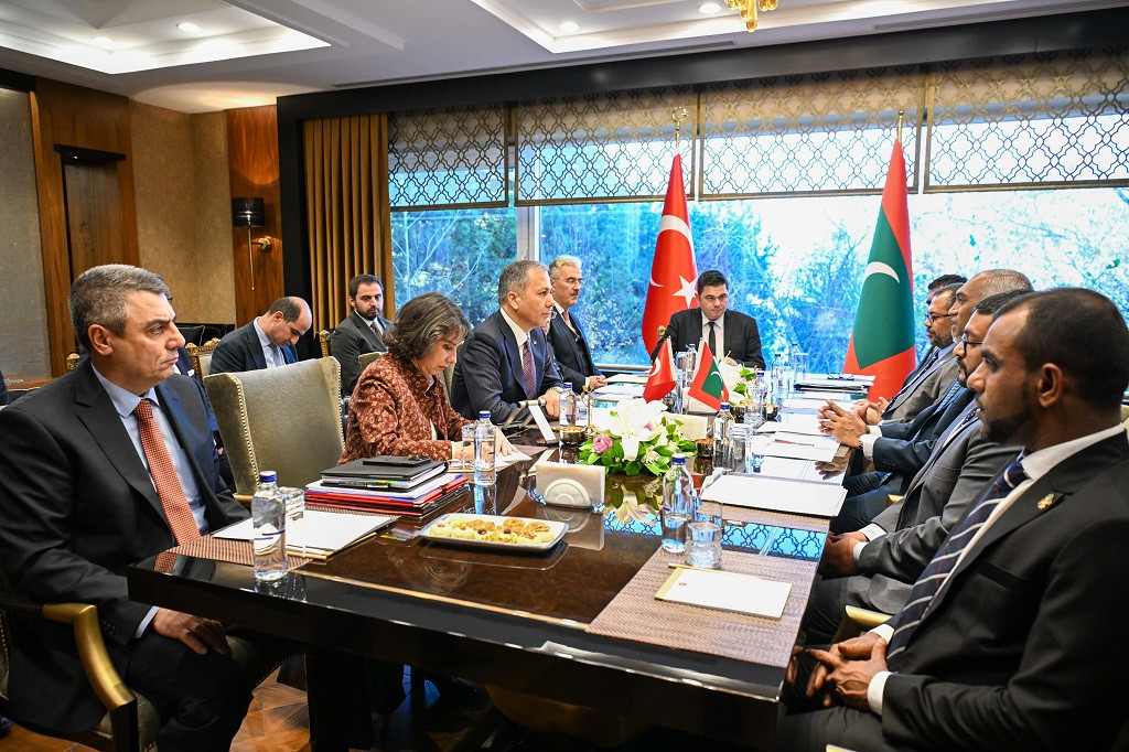 ތުރުކީވިލާތުގެ މިނިސްޓަރ އޮފް އިންޓީރިއަރ، ރައީސުލްޖުމްހޫރިއްޔާގެ އަރިހަށް ކުރެއްވި އިހްތިރާމުގެ ޒިޔާރަތުގެ ތެރެއިން