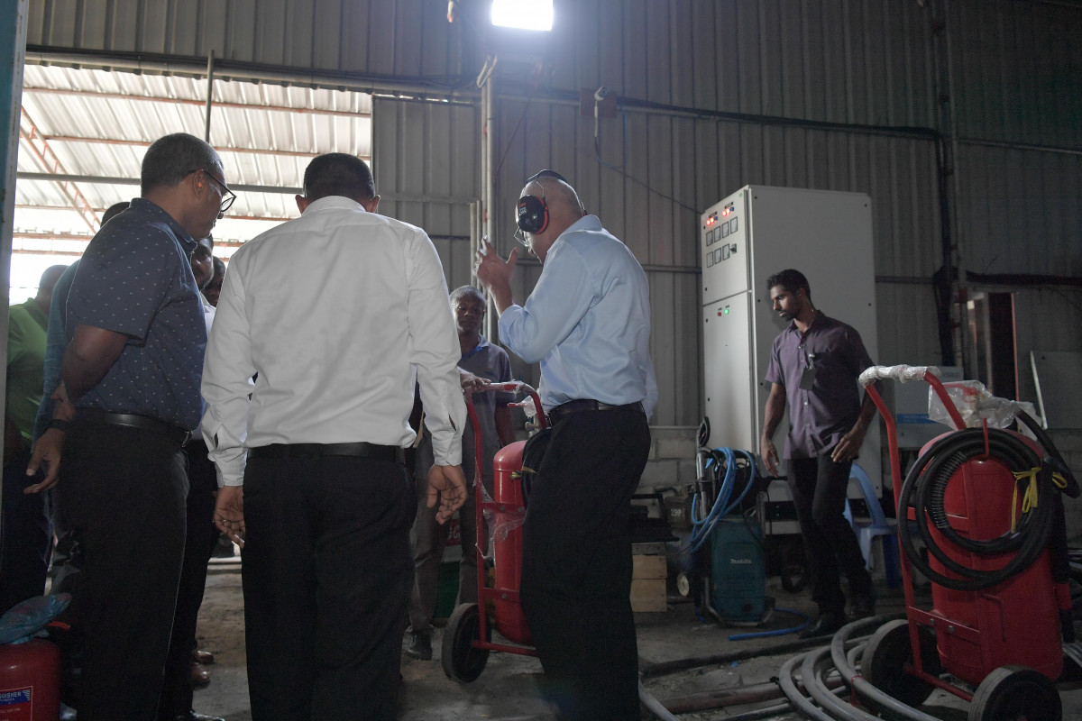 13 ޖުލައި 2019 --ރައީސް ވަނީ ތިނަދޫ އިންޖީނުގެއަށް ޒިޔާރަތްކުރައްވާ އެތަނުގެ މަސައްކަތްތައް ބައްލަވައިލާފައި-- ފޮޓޯ: ރައީސްއޮފީސް