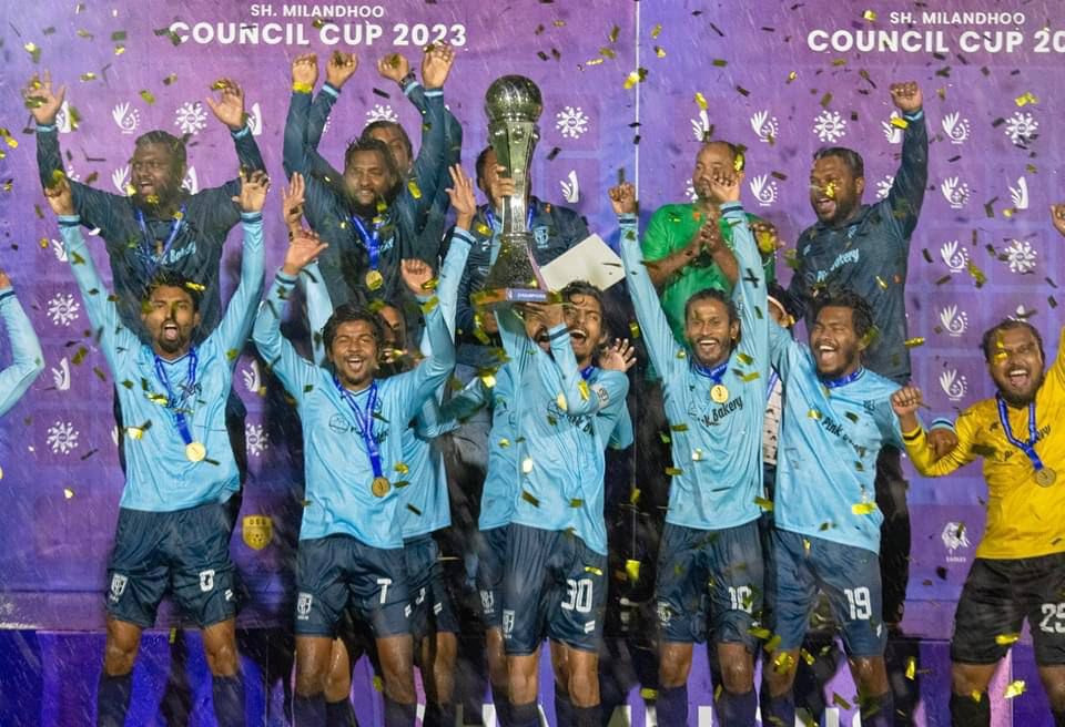 މިދިޔަ އަހަރު މުބާރާތުގެ ޗެމްޕިއަން ޓީމުން ތަށި އުފުލާލަނީ