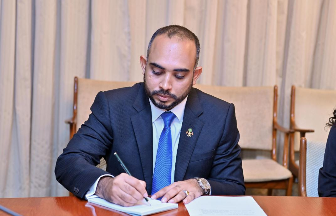 "ދިވެހި ޒުވާނުންގެ ޤައުމީ ލަފާދޭ ކޮމިޓީ"ގެ ބައްދަލުވުގައި، ޒުވާނުން ބާރުވެރިކުރުމާއި މަޢުލޫމާތާއި ފަންނާބެހޭ ވަޒީރު އިބްރާޙިމް ވަޙީދު ބައިވެރިވެވަޑައިގަންނަވަނީ