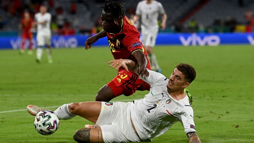 ބެލްޖިއަމާއި އިޓަލީ ބައްދަލުކުރި މެޗުގެ ތެރެއިން - ފޮޓޯ: ގެޓީ އިމޭޖަސް