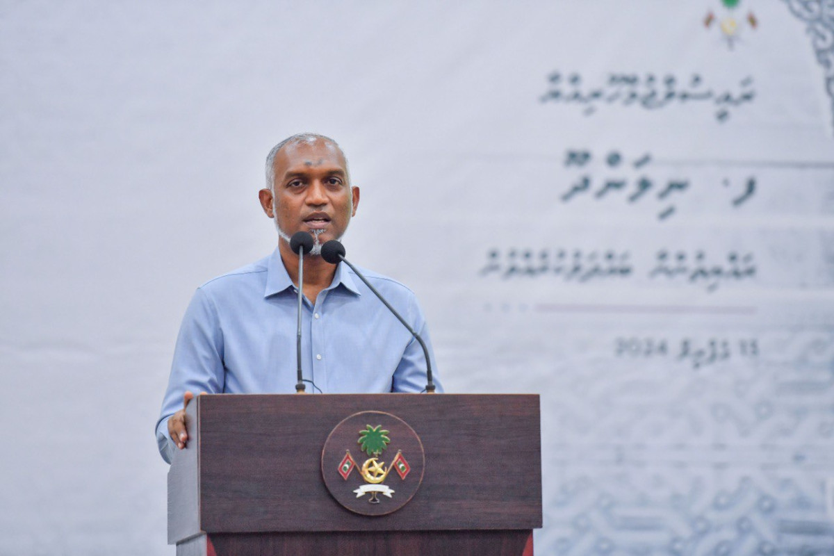President Muizzu speaking to residents of F. Nilandhoo island