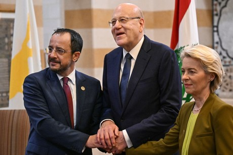 އީޔޫގެ ވެރިން ލުބުނާނަށް ކުރެއްވި ޒިޔާރަތުގެ ތެރެއިން -- ފޮޓޯ: އަނަޑޯލު