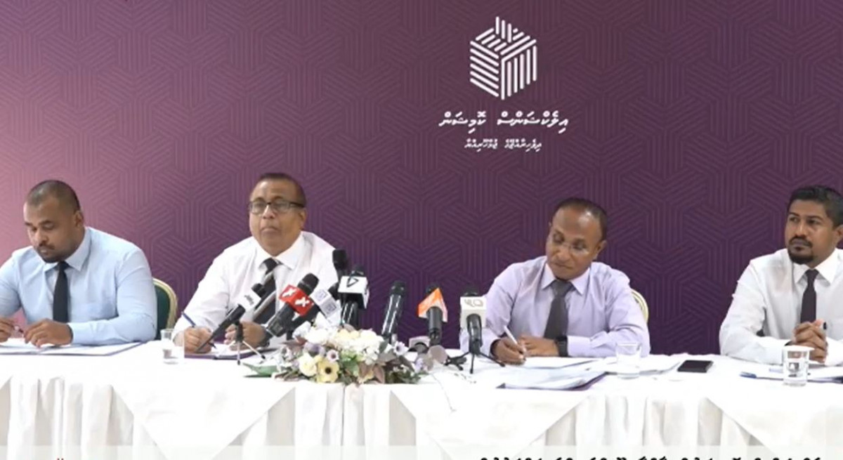 އިލެކްޝަންސް ކޮމިޝަނުން ބޭއްވި ނޫސްވެރިންގެ ބައްދަލުވުމެއްގެ ތެރެއިން