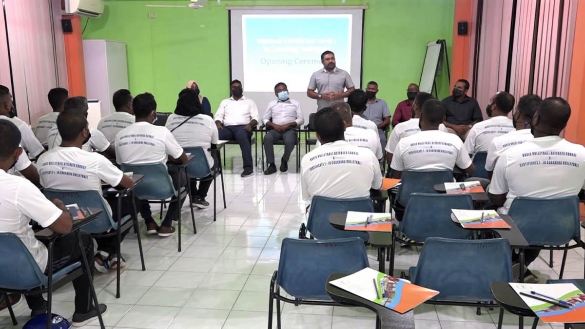 ވޮލީބޯޅަ ކޯޗުން ތަމްރީނުކުރުމަށް ފެށި ކޯހުގެ ތެރެއިން