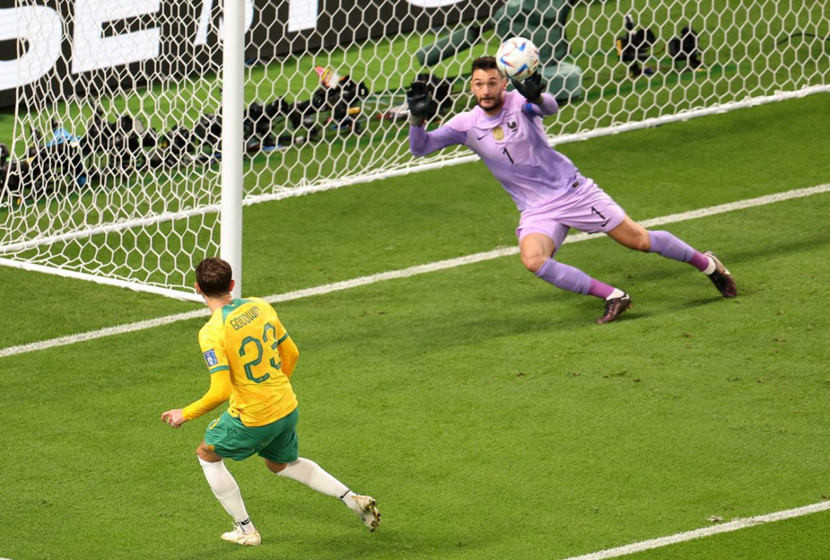 ފްރާންސް އަދި އޮސްޓްރޭލިޔާ ކުޅުނު މެޗުގެ ތެރެއިން، އޮސްޓްރޭލިޔާ އިން ލަނޑު ޖަހަނީ - ފޮޓޯ: ރޮއިޓާސް