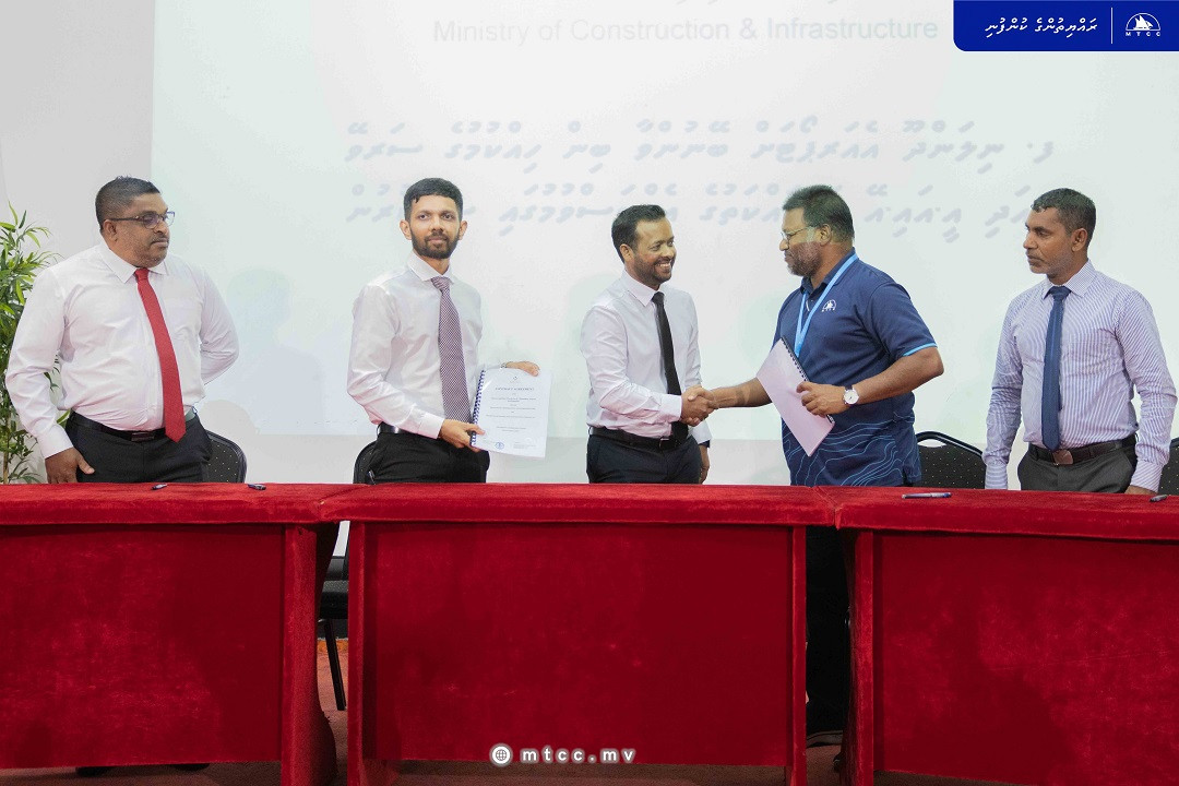 Preliminary surveys for Nilandhoo Airport Project handed over to MTCC