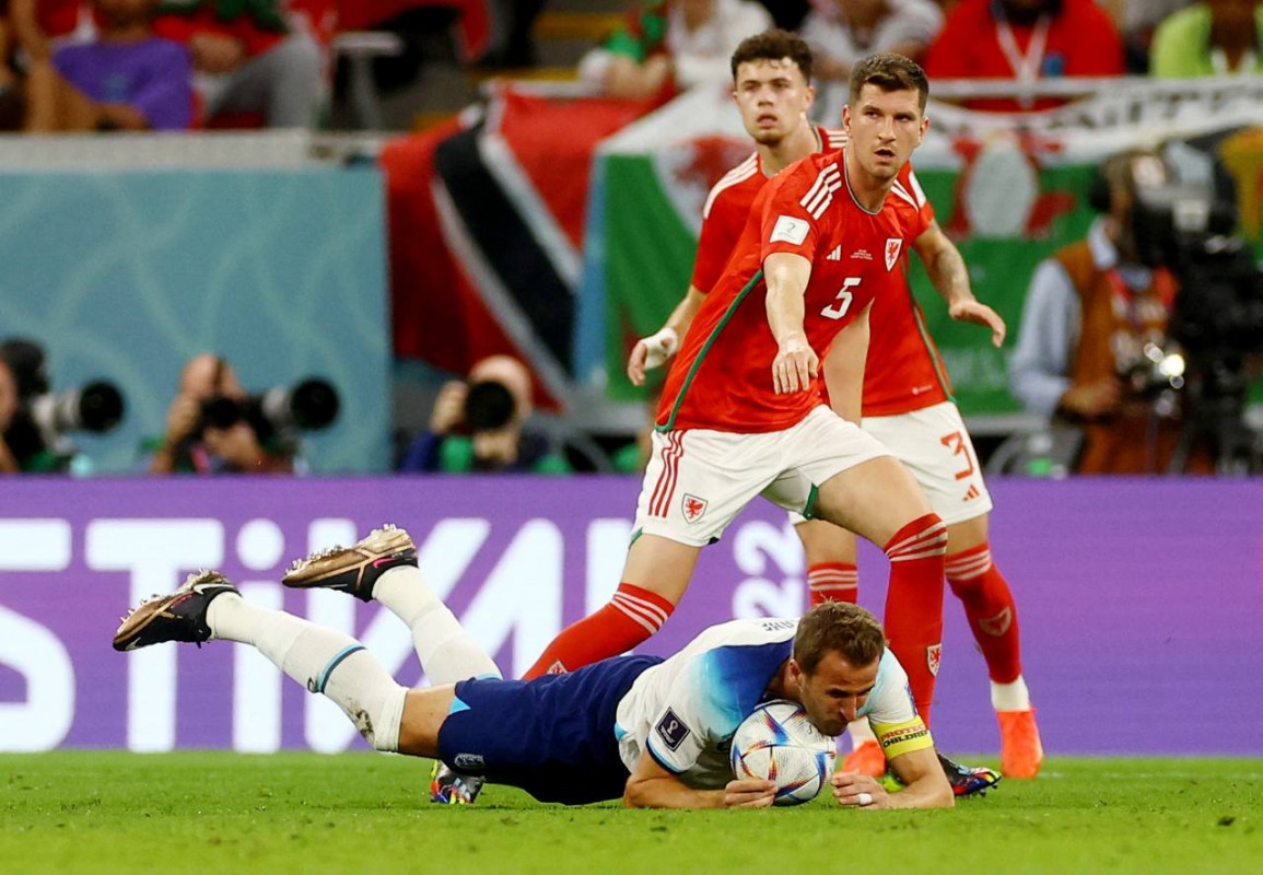 ވޭލްސް އަދި އިންގްލެންޑް ކުޅުނު މެޗުގެ ތެރެއިން - ފޮޓޯ: ރޮއިޓާސް