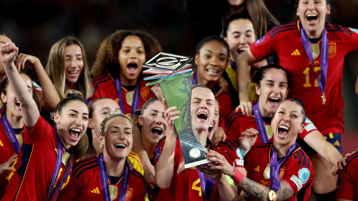 ސްޕެއިނުން ނޭޝަންސް ލީގުގެ ތަށި އުފުލާލަނީ