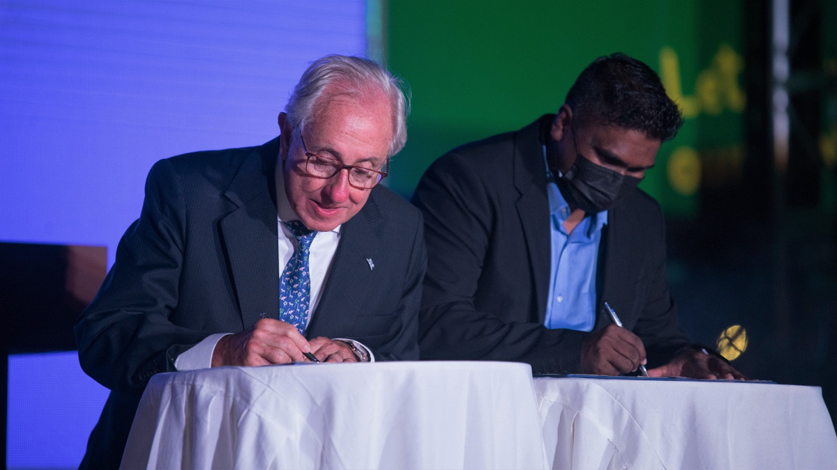 އެފްއައިވީބީ އާއި ވީއޭއެމާ ދެމެދު އެއްބަސްވުމުގައި ސޮއިކުރުން