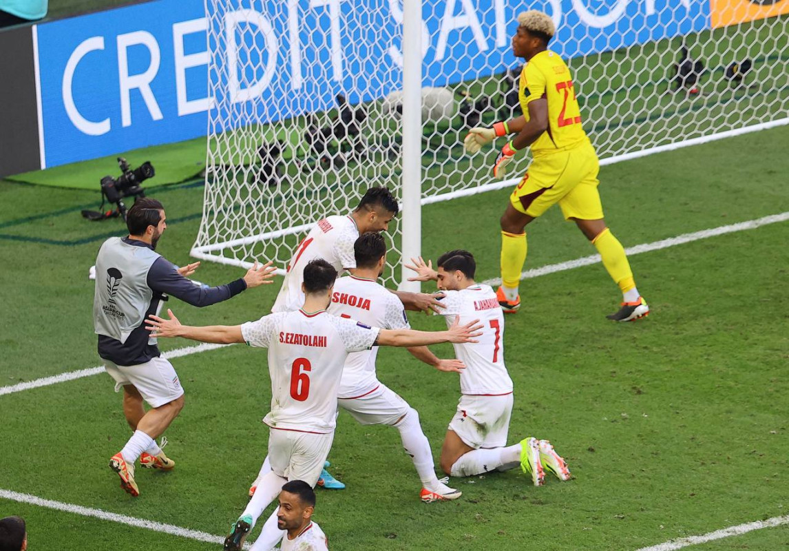 މެޗުގައި ލަނޑު ޖެހުމަށްފަހު އިރާންގެ ކުޅުންތެރިން އުފާ ފާޅު ކުރަނީ