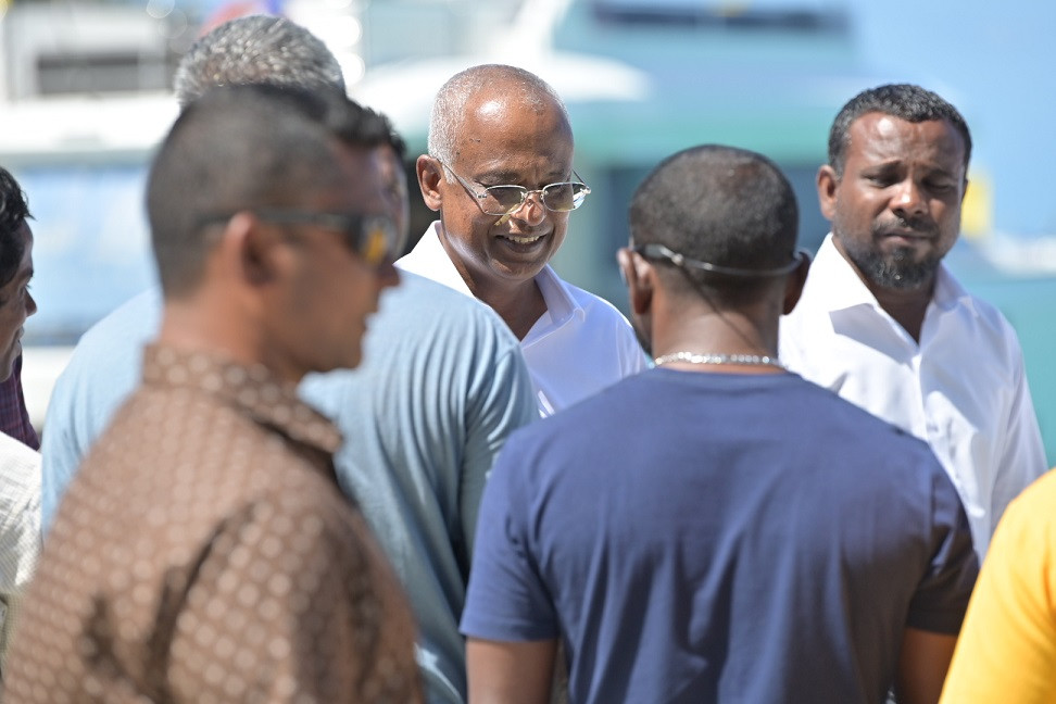 ރައީސް ކޮމަންޑޫއަށް ވަޑައިގަތުން : ދާއިރާގެ މަޖިލިސް މެންބަރު ވެސް ރައީސްއާއެކު ދަތުރުގައި ބައިވެރިވެވަޑައިގެންނެވި ފޮޓޯ: އެމްޑީޕީ