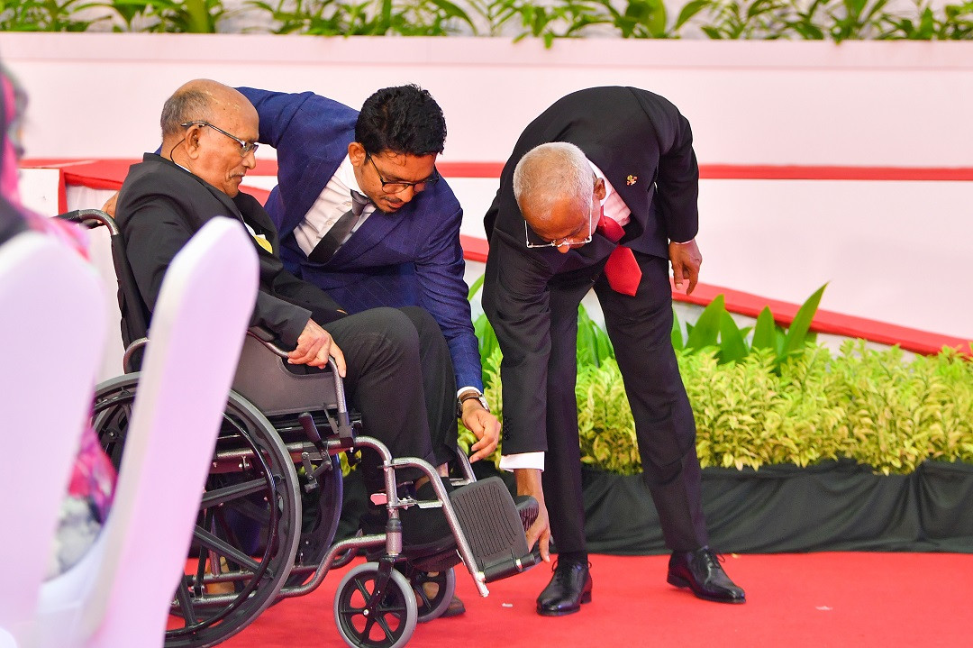 ދިވެހި ދައުލަތަށް ދިގު މުއްދަތަކަށް ޚިދުމަތްކުރެއްވި ބޭފުޅުންނަށް އިނާމު ދެއްވުމުގެ ޖަލްސާގެ ތެރެއިން - ފޮޓޯ: ރައީސް އޮފީސް