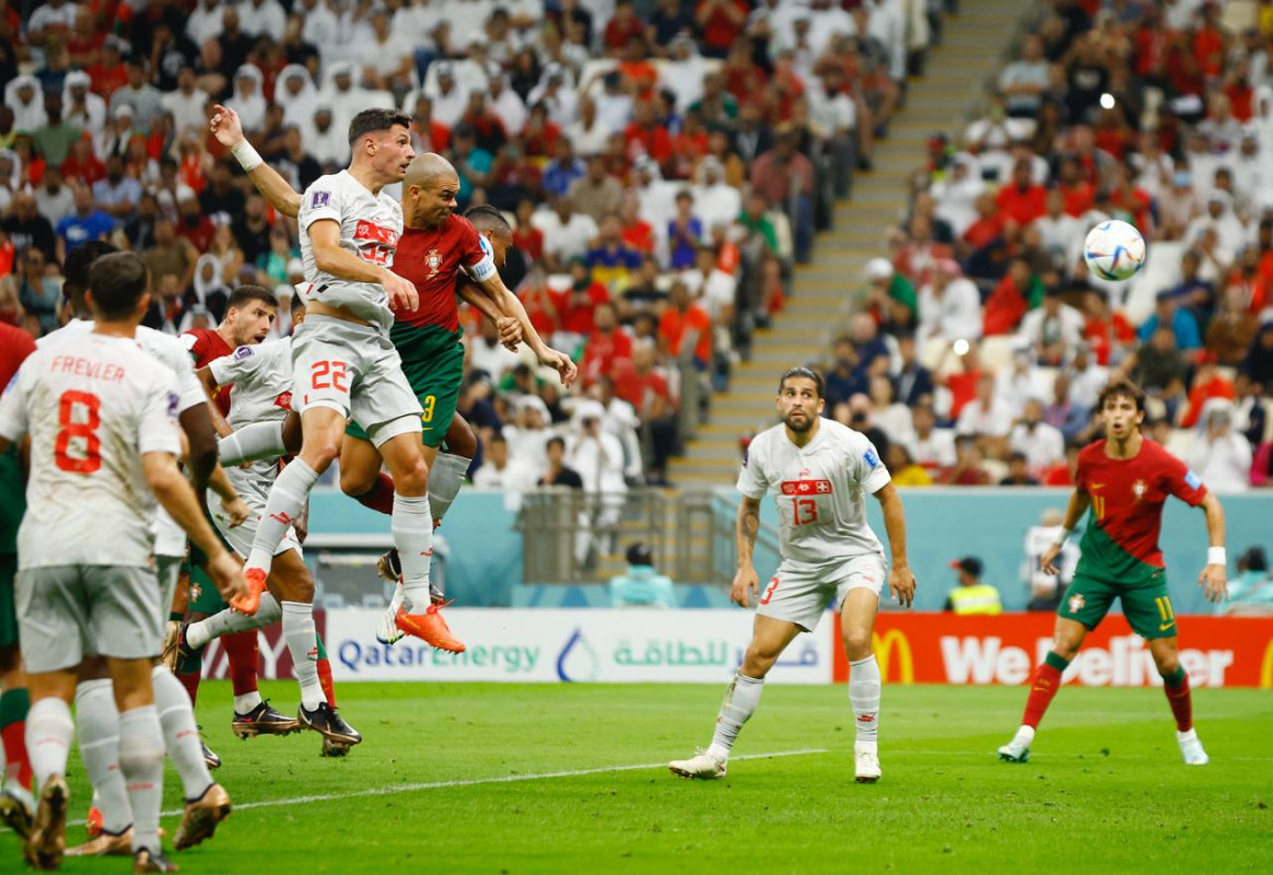 ޕޯޗުގަލް އަދި ސްވިޒަލެންޑް ބައްދަލުކުރި މެޗުގެ ތެރެއިން - ފޮޓޯ: ރޮއިޓާސް