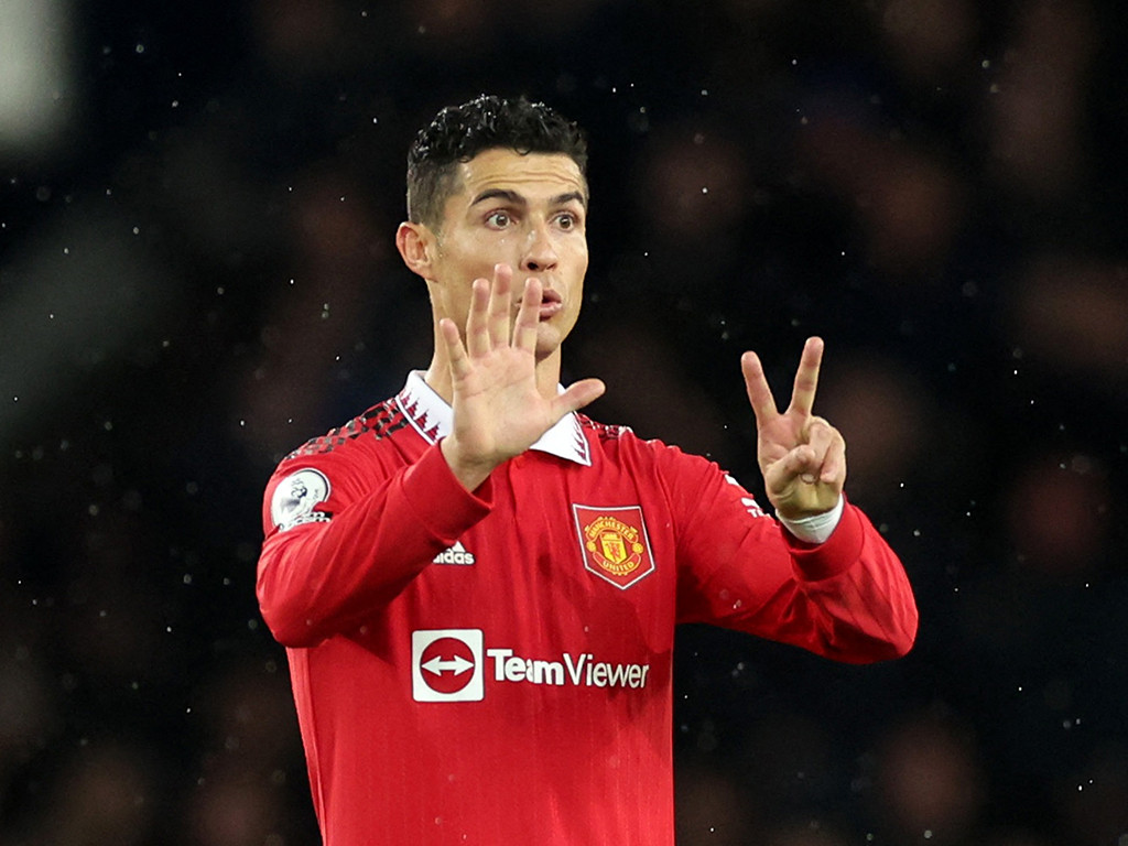 700 ވަނަ ގޯލު ޖެހުމަށްފަހު އިޝާރާތުން އެކަން ދައްކާލަނީ