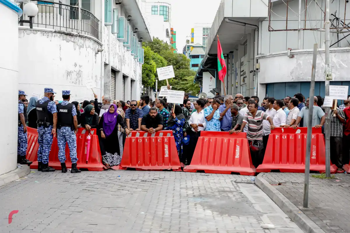 A crowd gathered at the time former president Yameen was scheduled to appear for a court hearing