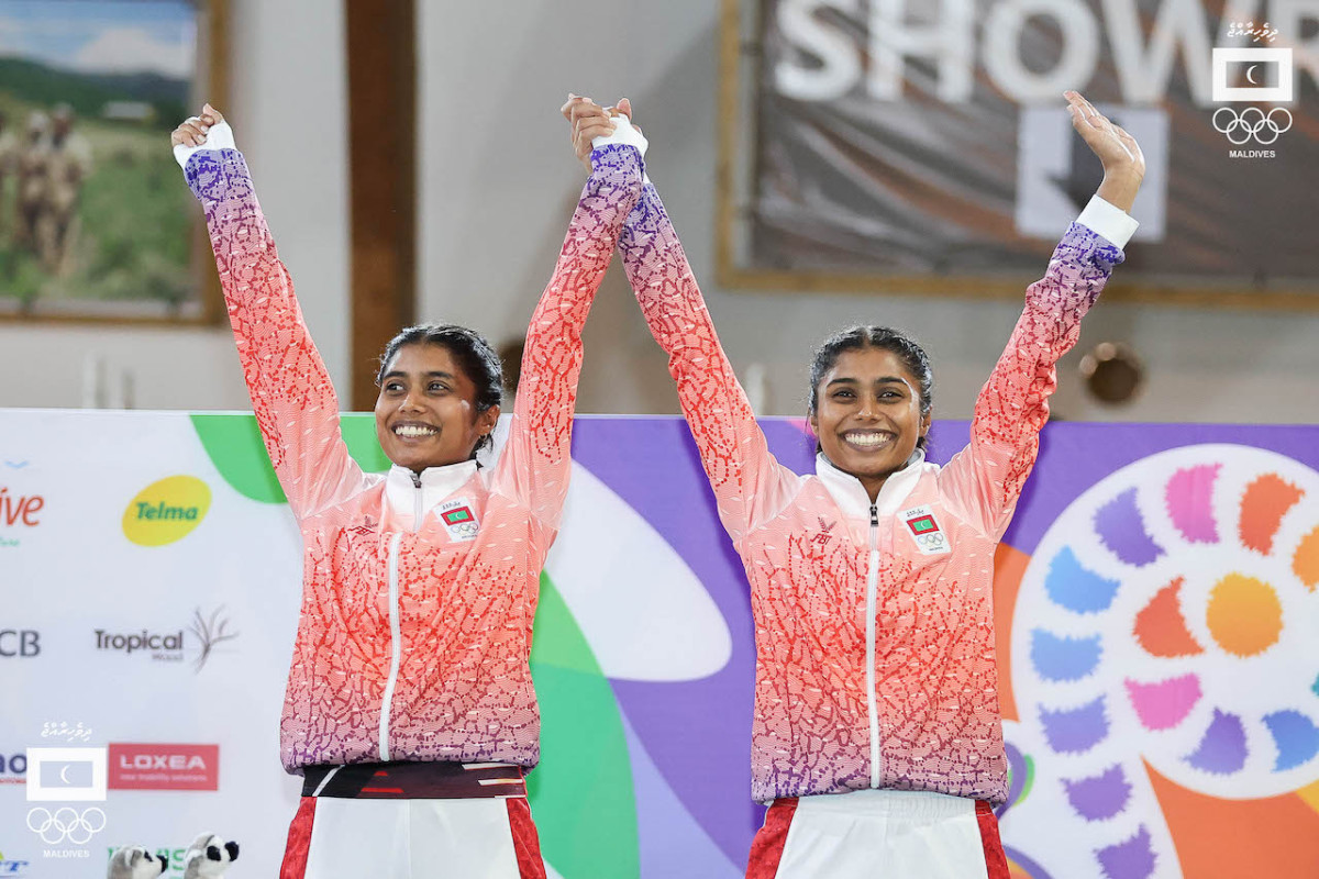 ޑަބަލްސް ރަން މެޑަލް ހޯދުމަށްފަހު ނަބާއާއި ނަބީ: ފޮޓޯ- އެމްއޯސީ/ މުހައްމަދު ޝާބިން