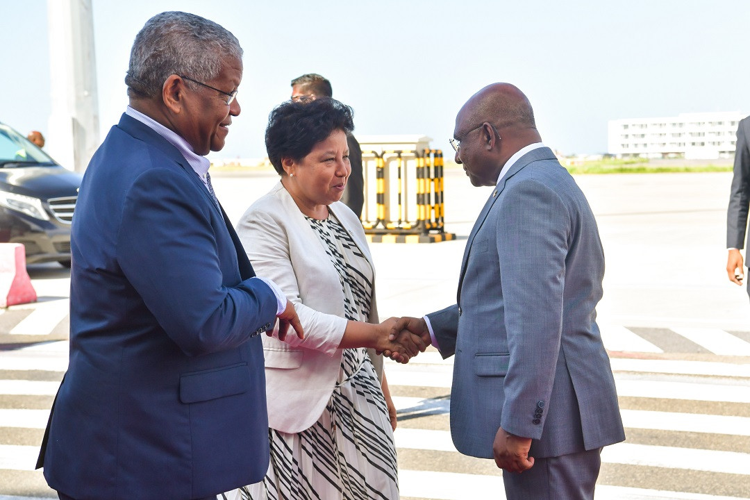 ސީޝެލްސްގެ ރައީސްގެ ދެކަނބަލުން ރާއްޖެއަށް ފުރަމާނަ ދަތުރުފުޅެއް ކުރައްވާފައިވަނީ ރައީސުލްޖުމްހޫރިއްޔާގެ ދައުވަތަކަށް - ފޮޓޯ: ރައީސް އޮފީސް