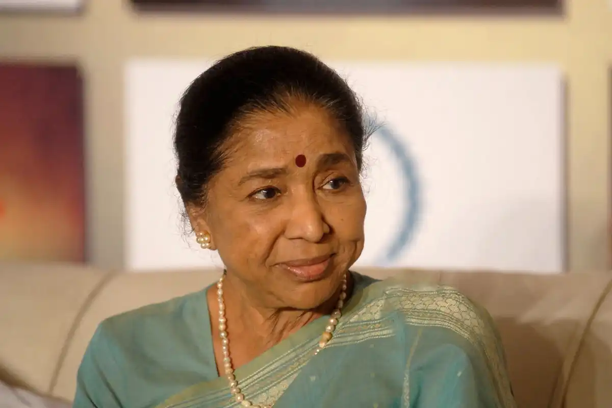 އިންޑިއާގެ މަޝްހޫރު ލަވަކިޔުންތެރިޔާ އާޝާ ބޯސްލޭ.