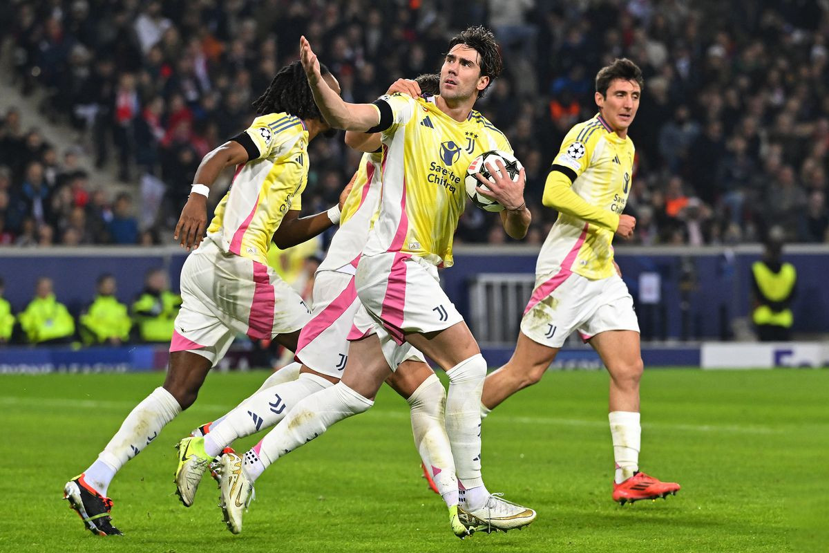 މެޗުގައި ލަނޑު ޖެހުމަށްފަހު ވްލާހޮވިޗް އުފާ ފާޅު ކުރަނީ