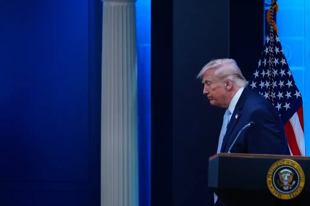 އެމެރިކާގެ ރައީސް ޑޮނަލްޑް ޓްރަމްޕް.