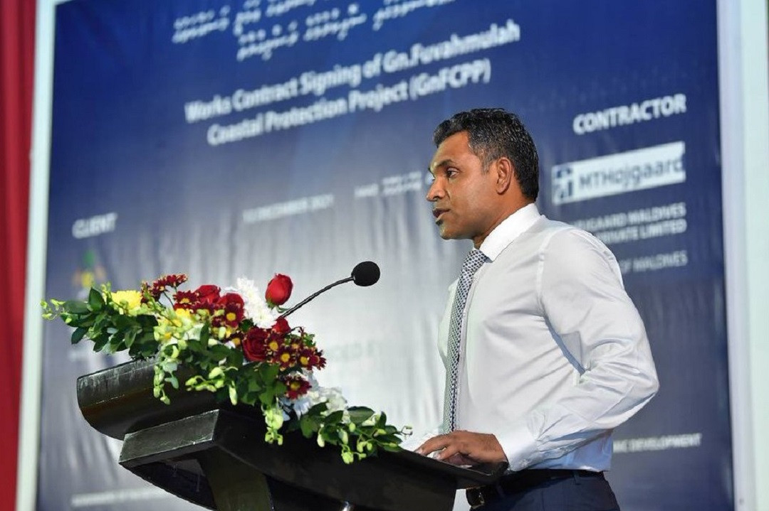 ފުވައްމުލައް ސިޓީގެ ގޮނޑުދޮށް ހިމާޔަތްކުރުމުގެ އެއްބަސްވުމުގައި ސޮއިކުރުމުގެ ރަސްމިއްޔާތުގައި ނާއިބުރައީސް ވާހަކަފުޅު ދައްކަވަނީ