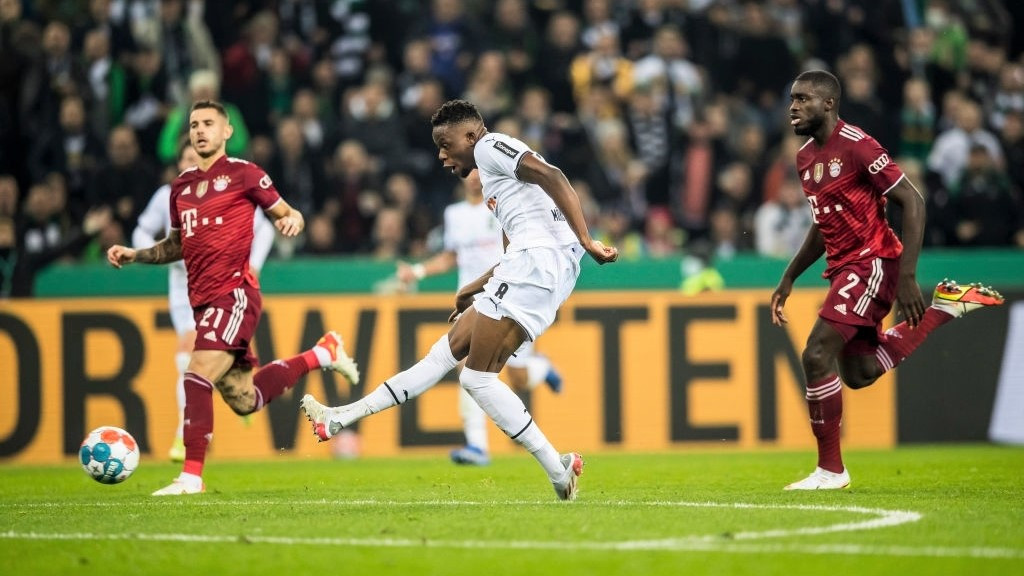 މޮންޗެންގްލަޑްބަކާއި ބަޔާން ބައްދަލުކުރި މެޗުގެ ތެރެއިން