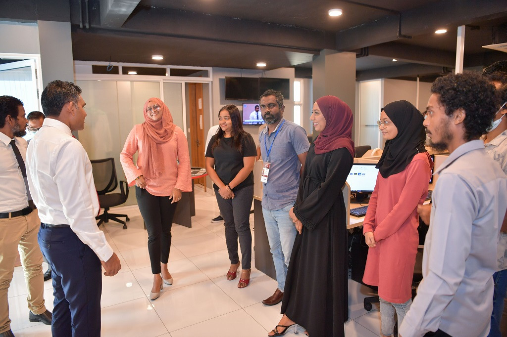 ރާއްޖެޓީވީގެ 'ފަށާއިރު' ޕްރޮގްރާމަށް ރައީސުލްޖުމްހޫރިއްޔާގެ ނައިބު ފައިސަލް ނަސީމް ވަޑައިގެންނެވުން - ފޮޓޯ: ރައީސް އޮފީސް 