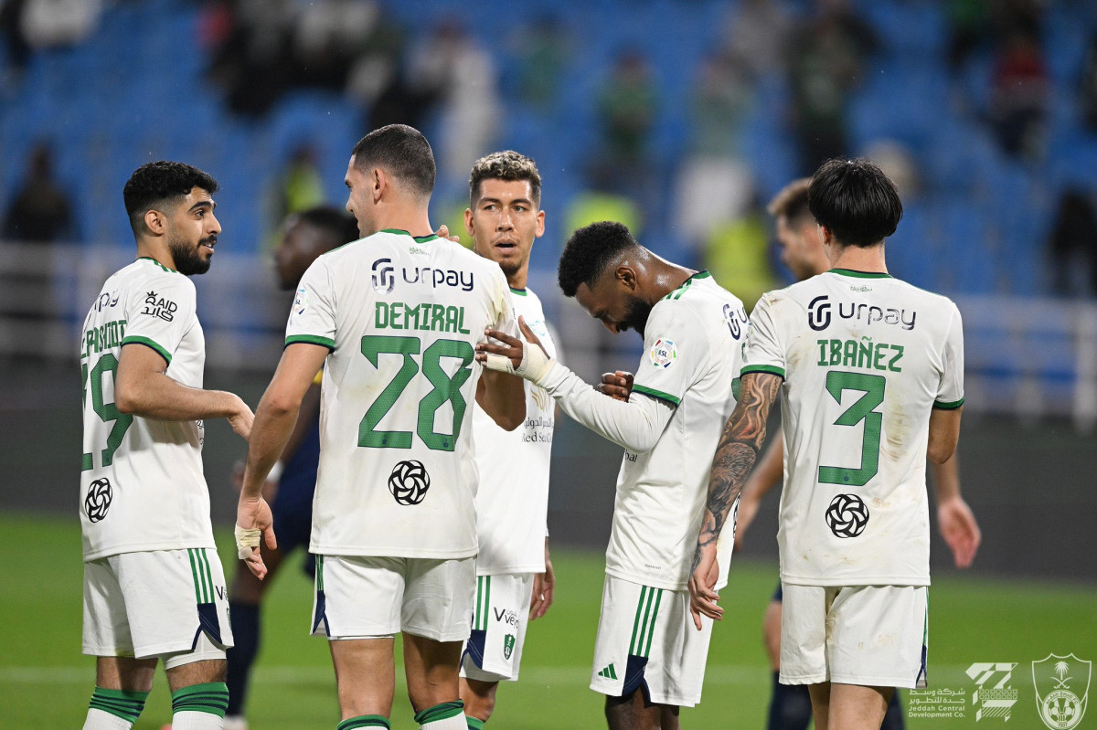 މެޗުގައި ލަނޑު ޖެހުމަށްފަހު އަލް އަހްލީ ސައޫދީގެ ކުޅުންތެރިން އުފާ ފާޅުކުރަނީ