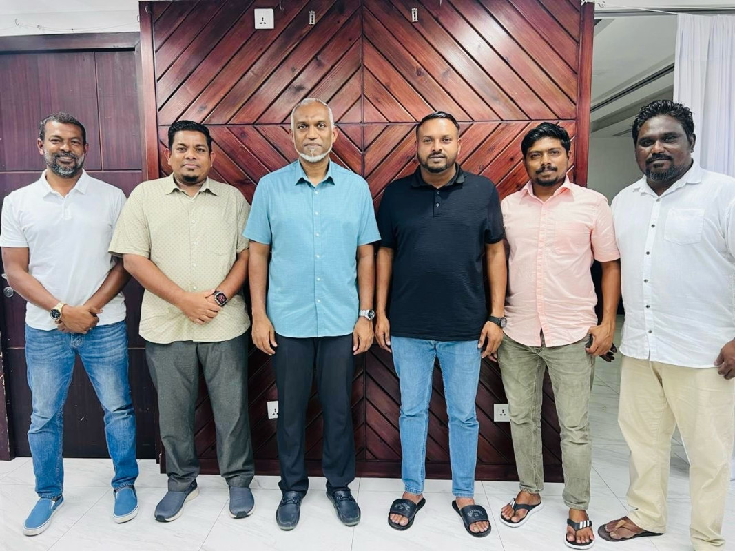 ޕީއެންސީ އާ ގުޅިވަޑައިގެންނެވި މެންބަރުންނާއެކު ރައީސް މުއިއްޒު