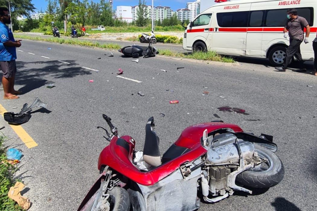Two vehicles damaged in a previous road accident in Hulhumalé