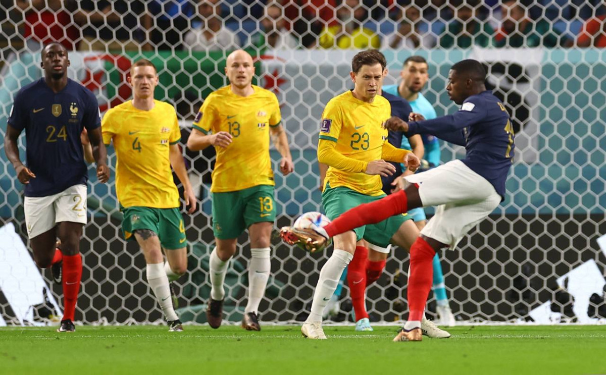 ފްރާންސް އަދި އޮސްޓްރޭލިޔާ ކުޅުނު މެޗުގެ ތެރެއިން، ޑެމްބެލޭ ބޯޅަ ފޮނުވާލަނީ - ފޮޓޯ: ރޮއިޓާސް