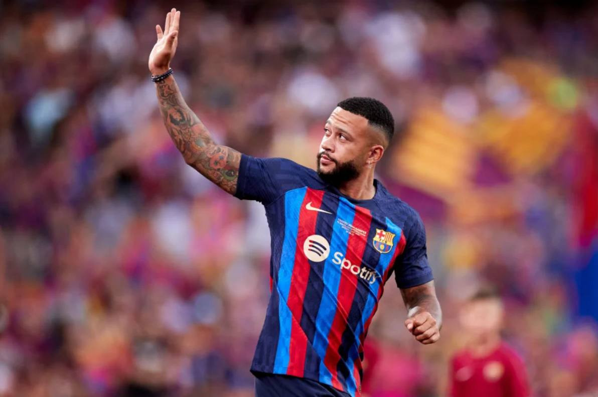 ބާސެލޯނާ އަށް ކުޅެމުން އަންނަ ޑިޕާއި