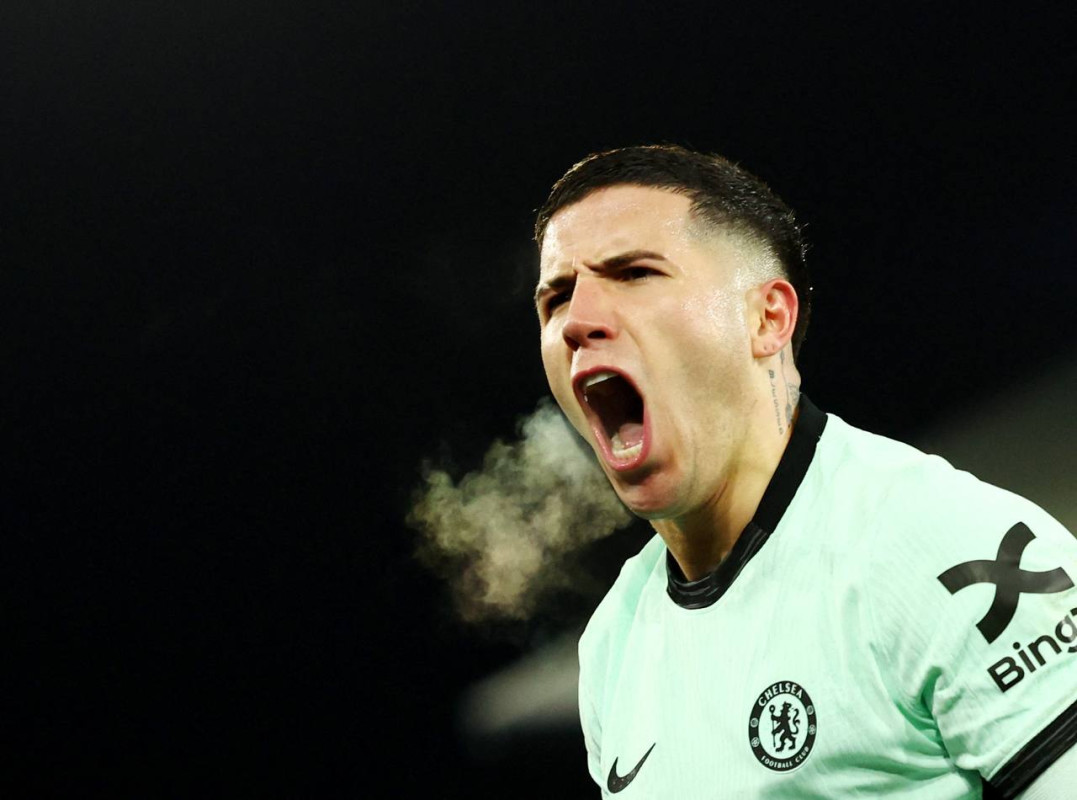 ޗެލްސީ އަށް ކުޅެމުން އަންނަ އާޖެންޓީނާގެ އެންޒޯ ފެނާންޑޭޒް