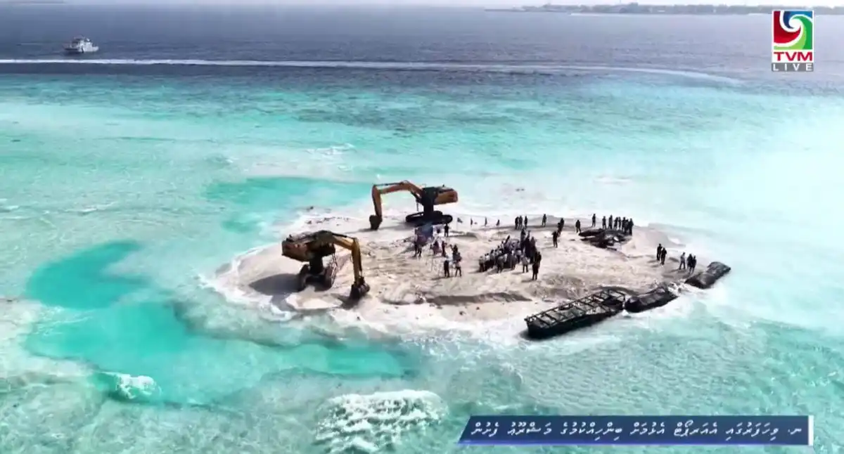 Footage from the event held to launch the land reclamation project for the development of an airport on N. Vihafaru shows sediment and sludge spreading across the entire surrounding area.