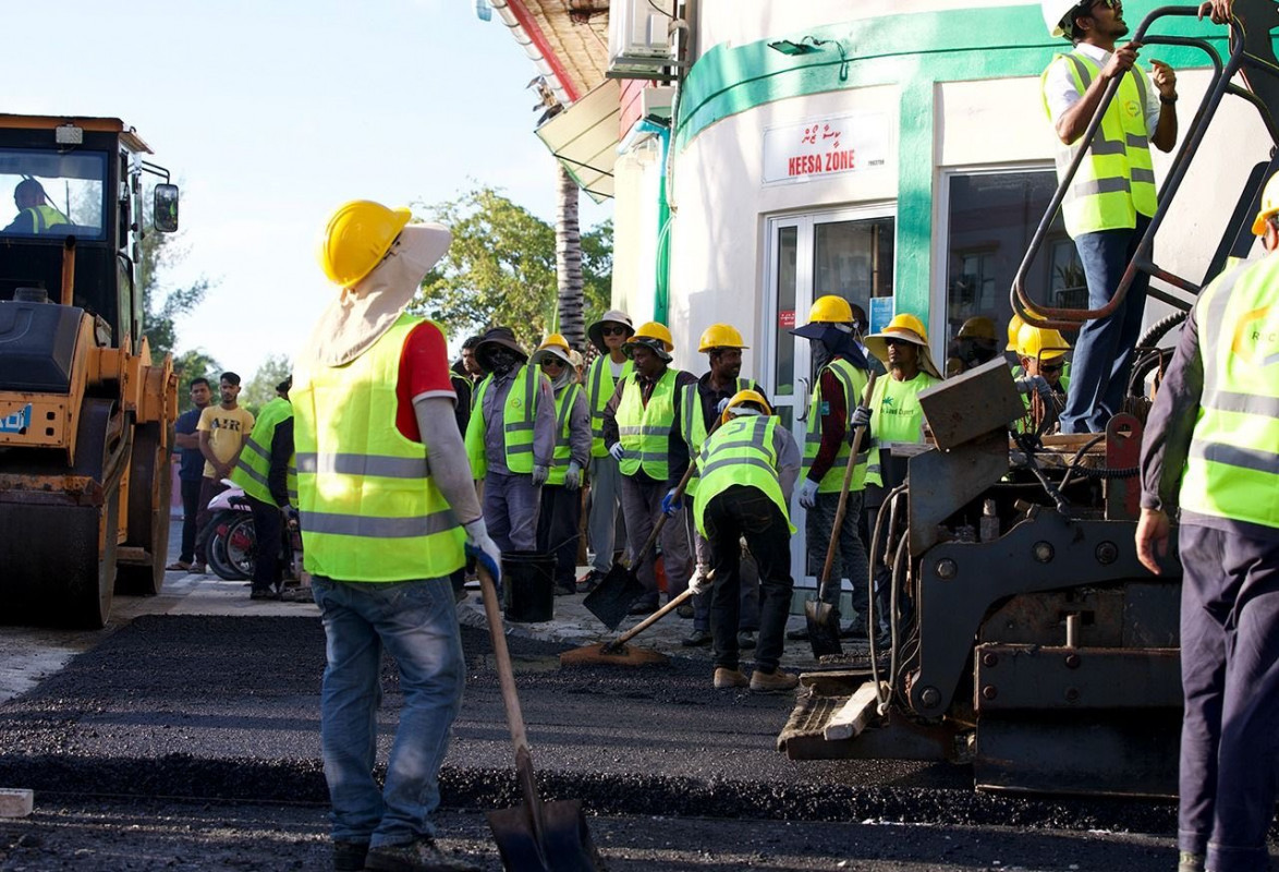 ތިނަދޫ މަގުތަކުގައި ތާރު އަޅަން ފެށުން