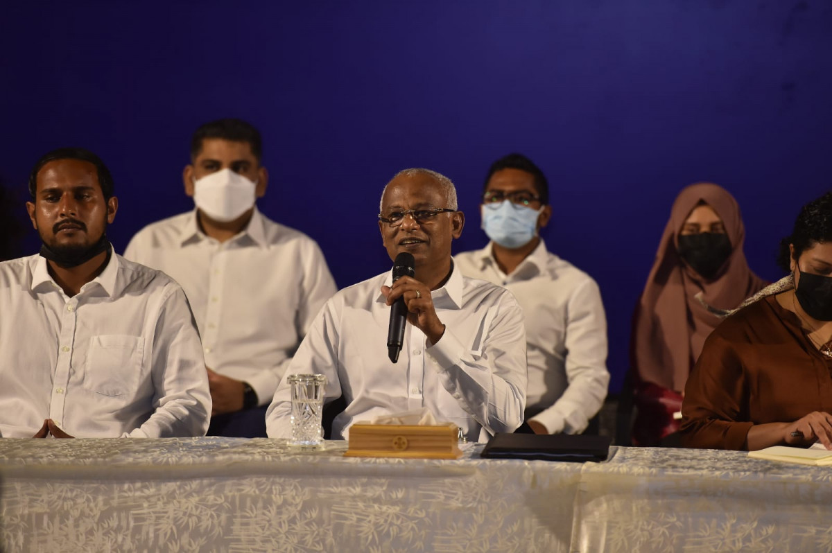 ހިންނަވަރު ރައްޔިތުންނާ ބައްދަލު ކުރެއްވުން - ޅ. ހިންނަވަރުގައި އަޅާ ހޮސްޕިޓަލަށް ބޭނުންވާ ފައިސާ ހަމަޖެހިފައިވާ ކަމަށް ރައީސުލްޖުމްހޫރިއްޔާ އިބްރާހިމް މުހައްމަދު ސާލިހް ވިދާޅުވި - ފޮޓޯ: ރައީސް އޮފީސް 