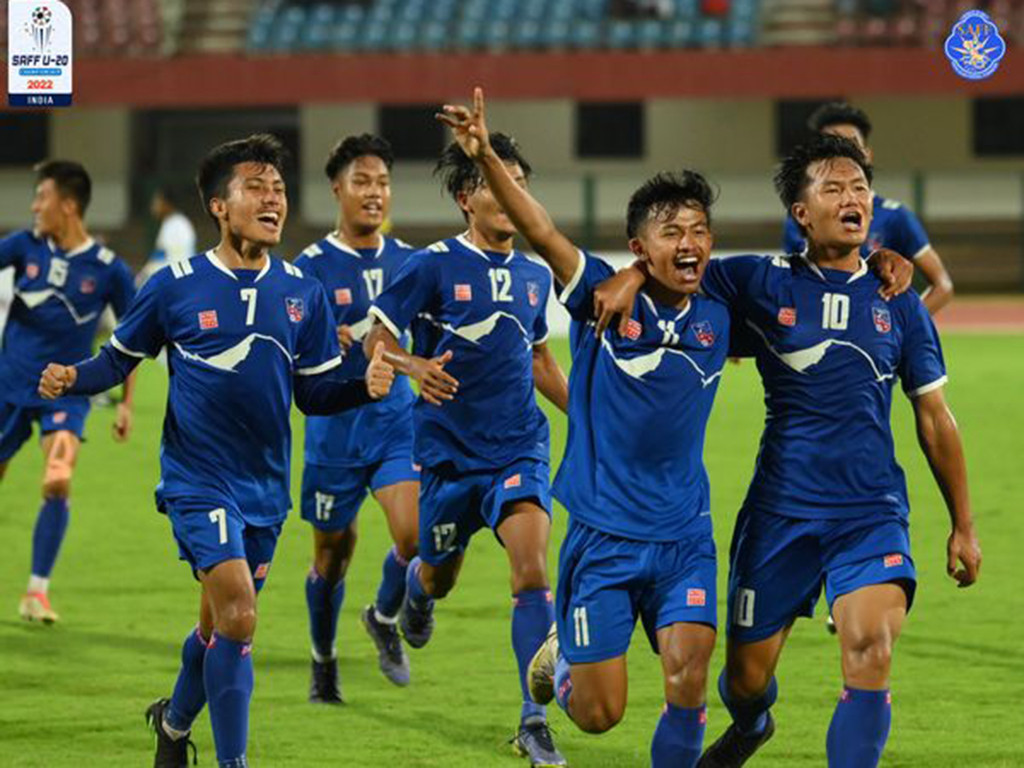 ލަންކާ ކޮޅަށް ލަނޑު ޖެހުމަށްފަހު ނޭޕާލް ކުޅުންތެރިން އުފާފާޅުކުރަނީ: ފޮޓޯ-ސާފް