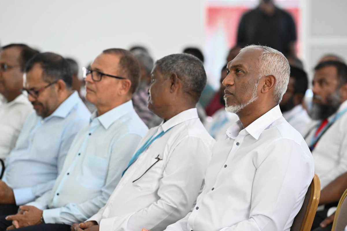 ރައީސުލްޖުމްހޫރިއްޔާ ޑޮކްޓަރު މުޙައްމަދު މުޢިއްޒު