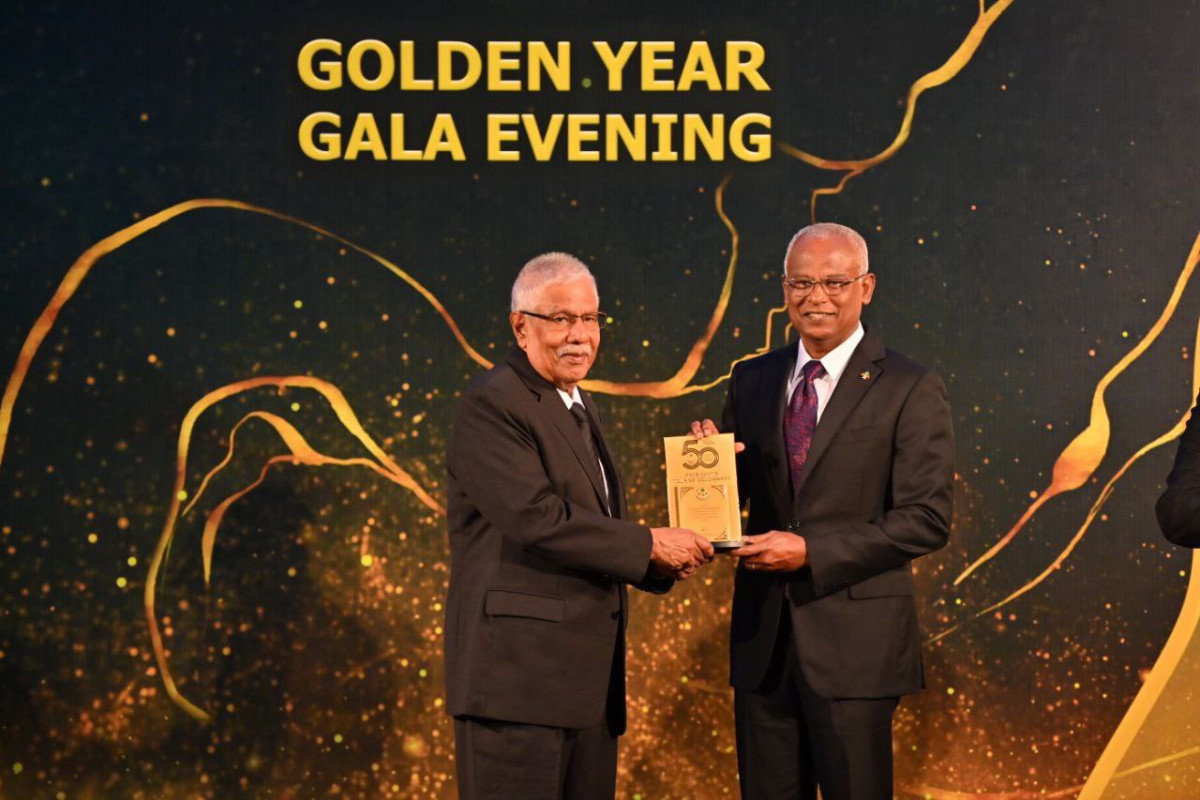 ޓޫރިޒަމްގެ ރަން އަހަރު ފާހަގަކުރުމަށް ބޭއްވި ގާލާ ނައިޓުގައި ރައީސް، އެމްޔޫ މަނިކުއާ އެވޯޑު ހަވާލުކުރައްވަނީ