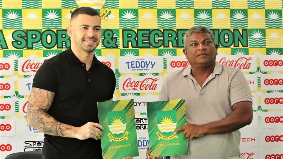 މާޒިޔާއަށް ސޮއިކުރި ޓަނާ ޑޮމިންގޭޒް