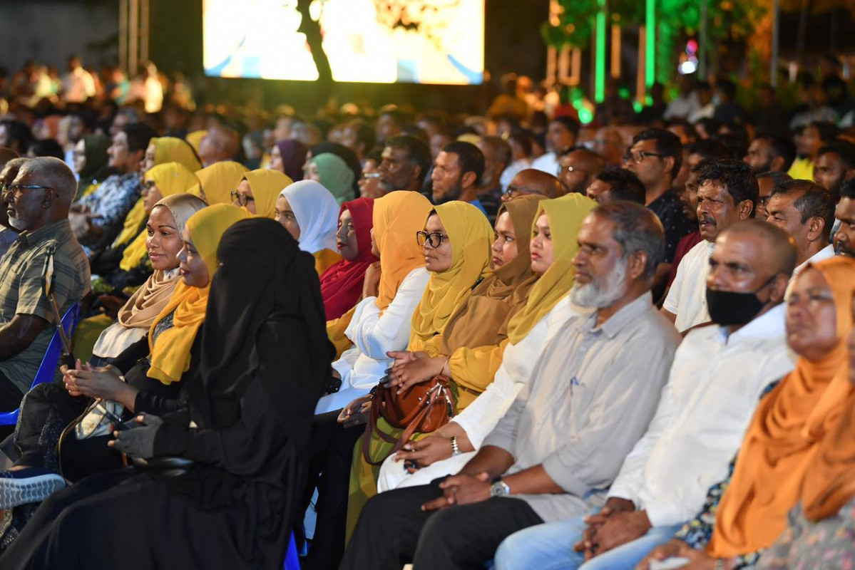 އެމްޑީީޕީ ރިޔާސީ ޓިކެޓް، ރައީސް ސާލިޙަށް ހަވާލުކުރެއްވުމަށް ބޭއްވި ޖަލްސާގެ ތެރެއިން - ރާއްޖެ މި ބޭނުންވާ ހަމަޖެހުމާ ހަމަހަމަ ކަމާއި ތަފާތު ނުކުރުމާއި، ތަރައްޤީ ގެނެވޭނީ އެމްޑީޕީ ވެރިކަމުގައި އޮވެގެން ކަމަށް ރައީސް ވަނީ ވިދާޅުވެފައި - ފޮޓޯ: އެމްޑީޕީ