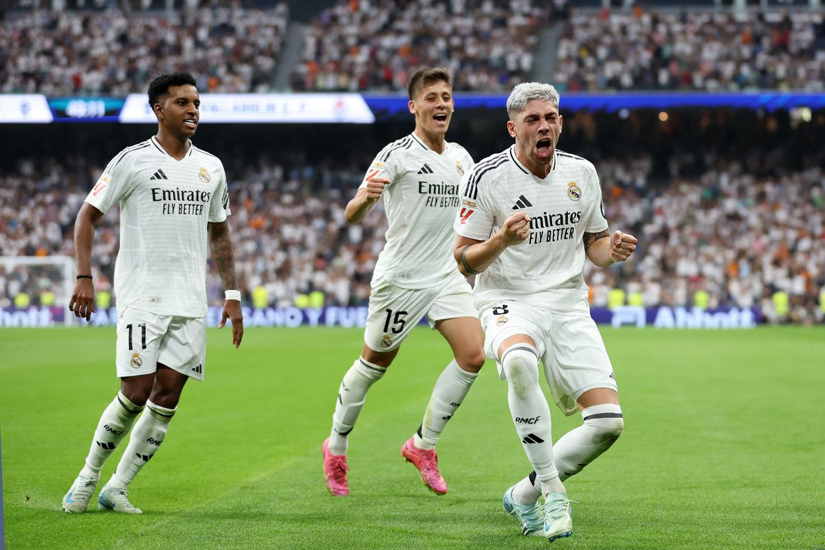 މެޗުގައި ލަނޑު ޖެހުމަށްފަހު ރެއާލްގެ ކުޅުންތެރިން އުފާ ފާޅު ކުރަނީ