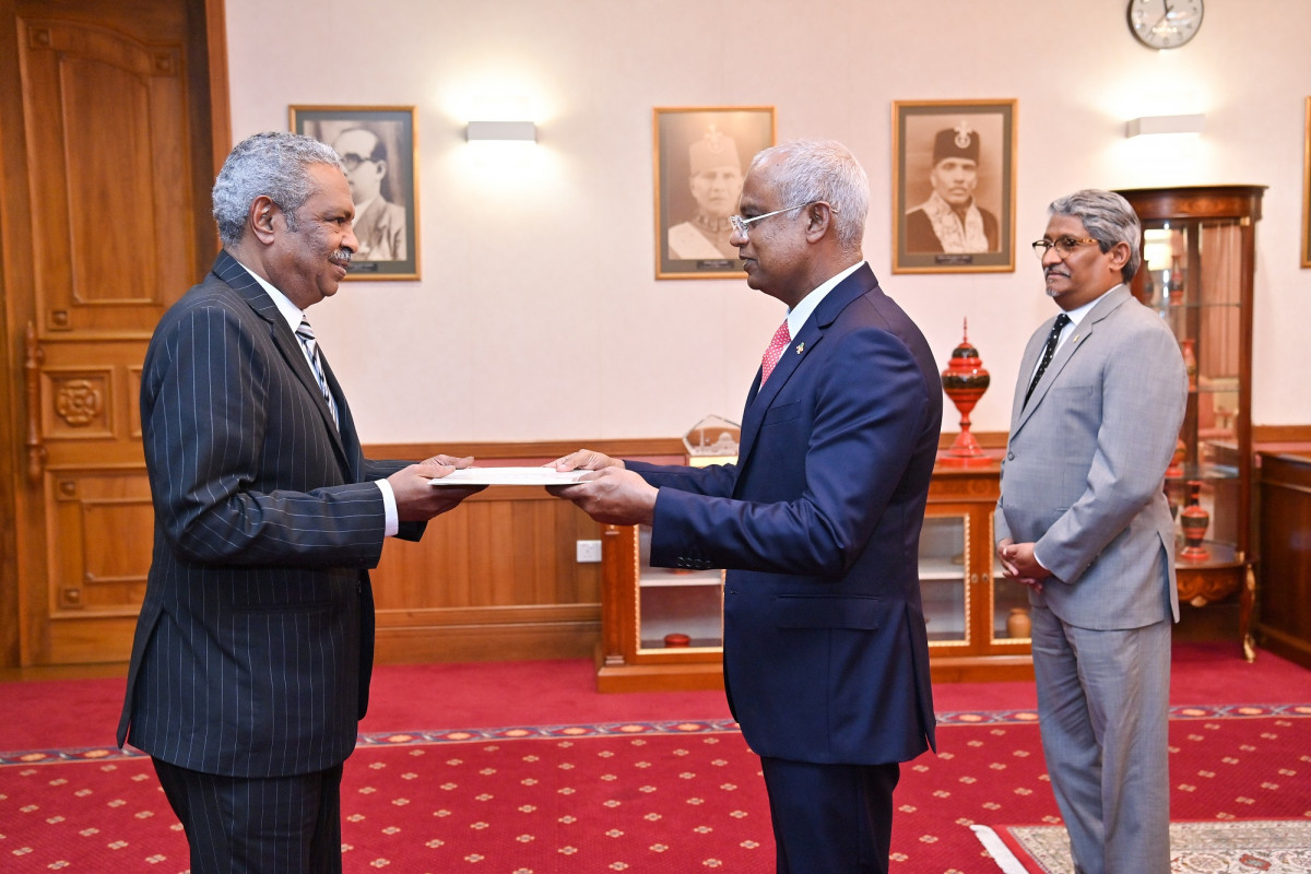 Ambassador of Sudan to the Maldives, Abdallah Omer Bashir Elhusain presents Letter of Credence to President Solih